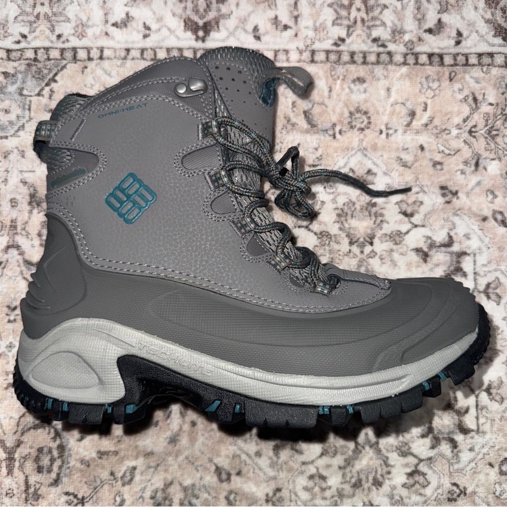 NWOB COLUMBIA Arctic Trip - women's winter boots size US 6.5 EU 37.5